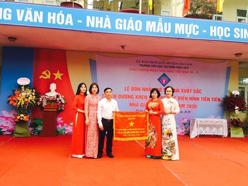 Trường Tiểu học Thị Trấn Trâu Quỳ tổ chức Chào mừng 38 năm ngày nhà giáo VN 20/11 và Đón nhận Cờ thi đua xuất sắc của Thành phố 
